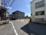 落ち着いた周辺環境に溶け込み、日々の暮らしに穏やかな静けさをもたらす住まいのための敷地です。