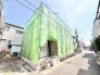 周辺環境と調和しながら、新しい暮らしに向けて着実に整備が進められている外観の様子です。