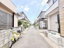 穏やかな時間が流れる落ち着いた住宅街の風景が、日々の暮らしに安心感と心地よい静けさをもたらします。