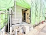 完成へと向かう住まいの静かな佇まいが、新たな暮らしの始まりを予感させてくれます。