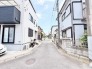 周辺環境との調和を感じさせる、穏やかで落ち着いた街並みが日々の暮らしを包み込みます。