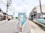 閑静な住宅街の中にあり、日々の生活を穏やかに包み込む落ち着いた周辺環境が魅力です。
