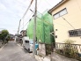静かな住宅街に佇む、落ち着いた暮らしを育む空間。