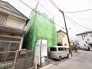 静かな住宅街に佇む、新生活を予感させる街並み。