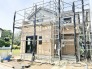 新たな暮らしの始まりを予感させる、丁寧な施工が進む穏やかな一角です。