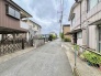 幹線道路から１本入った現地は、想像以上に静かに感じられます。

