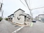 閑静な住宅街に佇む、シンプルで落ち着いた外観が日々の暮らしに安らぎをもたらします。