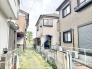 静かな住宅街に佇む、心地よい暮らしを予感させる住まい。
