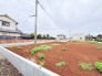 車通りの少ない閑静な住宅地、のびのびした子育てに適します。
