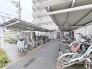 屋根付き駐輪場は、雨の日も安心の快適な自転車ライフをサポートします。