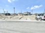 広がる空の下、新しい暮らしの舞台が静かに形作られていく。