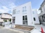 モダンな外観が印象的な、開放感あふれる住まい