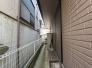 南越谷駅徒歩9分の近さ。通勤通学に便利で、駅周辺の生活施設も利用しやすい。
