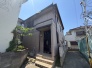 車通りの少ない閑静な住宅地、のびのびした子育てに適します。
