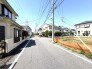 見慣れた道が、心地よい静けさであなたを包み込みます。