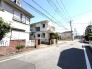 晴れやかな青空と、穏やかな街並みが心に安らぎを与えてくれます。