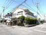 緑に囲まれた、穏やかな時が流れる邸宅。