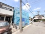 静かな街並みに調和する、穏やかな住まい。