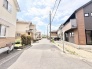 整然と住宅が立ち並ぶ、落ち着いた雰囲気の穏やかな街並みが広がる住環境です。
