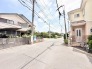 閑静な住宅街に位置し、穏やかな時間の流れを感じさせる落ち着いた住環境が魅力のエリアです。
