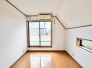 今からここを誰のお部屋にしようか、そんな洋室。
