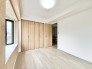 落ち着いた木目調の建具が温かみのある空間を演出