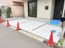 住まいの顔となる玄関先は、日々の暮らしにゆとりをもたらす整然とした佇まいです。