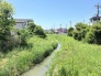 春日部市との境を通る古隅田川の様子です。 150m