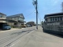 物件前面道路から、広い道路に出てきたところです。