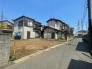 前面道路を西側から東側をみたところです。