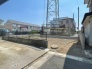 周辺の建物と程よい距離感が保たれた、開放感のある角地が日々の暮らしを想像させてくれます。