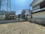 落ち着いた住宅街に位置し、これからの暮らしを自由に描き出せるゆとりある敷地です。
