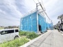 静かな住宅街に新たな暮らしを育む場所として、これから丁寧に仕上げられていく一棟の佇まい。