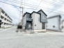 洗練された色合いが街並みに映える、落ち着きのある佇まいが魅力的な外観です。