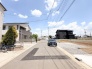 空が大きく広がる開放的なロケーションが、日々の暮らしに心地よいゆとりと落ち着きをもたらします。