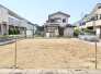 住まいの理想をゼロから描き出せる、整然とした街並みに溶け込む開放的な広がりを感じる敷地です。