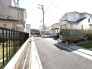 落ち着いた住宅街の風景が広がり、穏やかな時間が流れる健やかな環境です。