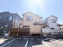 周囲の建物と調和しながら、落ち着いた佇まいを見せる穏やかな住環境が魅力です。