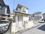 閑静な住宅街に佇む、親しみやすく穏やかな空気感を纏った外観が暮らしの風景を優しく彩ります。