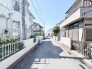 穏やかな時間が流れる落ち着いた住宅街で、日々の暮らしに心地よい安らぎを感じられる住環境です。