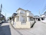 落ち着いた街並みに溶け込む、端正な佇まいが心地よい暮らしの風景を演出します。