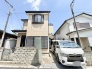 穏やかな住宅街に馴染む、落ち着いた佇まいが日々の暮らしに安心感をもたらしてくれます。