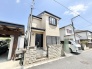洗練された外観デザインが街並みに調和し、日々の暮らしに心地よい落ち着きをもたらす住まいです。