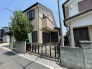 落ち着いた街並みに溶け込む、端正な佇まいが日々の暮らしに心地よい安らぎをもたらしてくれます。
