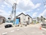 落ち着いた街並みに溶け込む、端正なフォルムが印象的な新しい住まいの姿です。