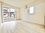 白を基調としたプレーンな空間が、日々の暮らしに心地よい静けさと広がりをもたらします。