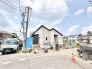 穏やかな街並みに溶け込む、端正なフォルムが印象的な新しい住まいが完成へと向かっています。