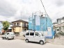 落ち着いた住宅地の中に位置し、これから新しい暮らしが紡がれていく期待を感じさせる静かな住環境です。