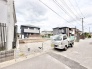 閑静な住宅街の一角にあり、新しい暮らしの構想を静かに描き出せる開放的な敷地です。