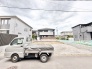 閑静な住宅街に位置する、これからの暮らしの可能性を広げてくれる開放的な敷地です。